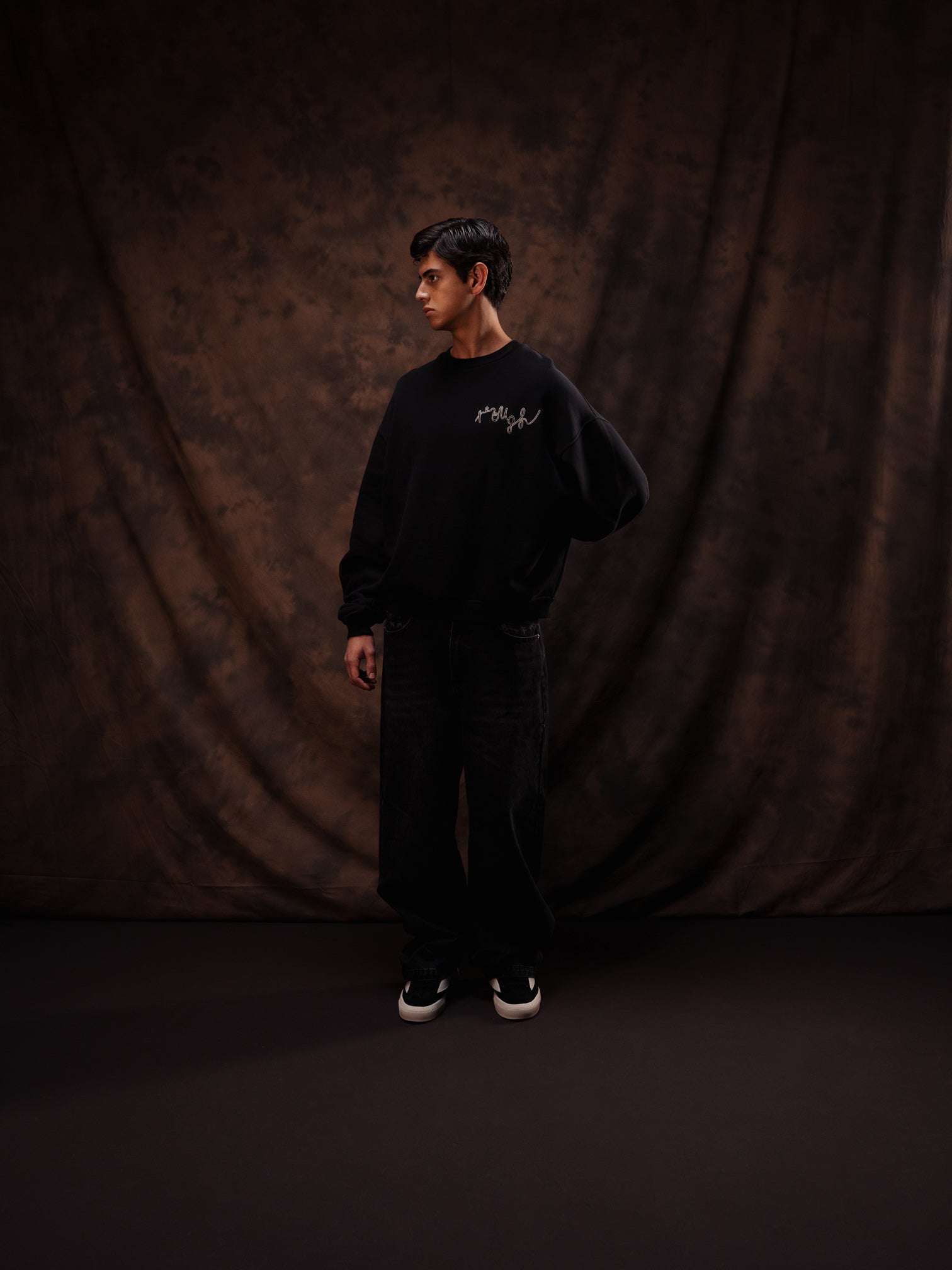 ROUGH. SWEATSHIRT