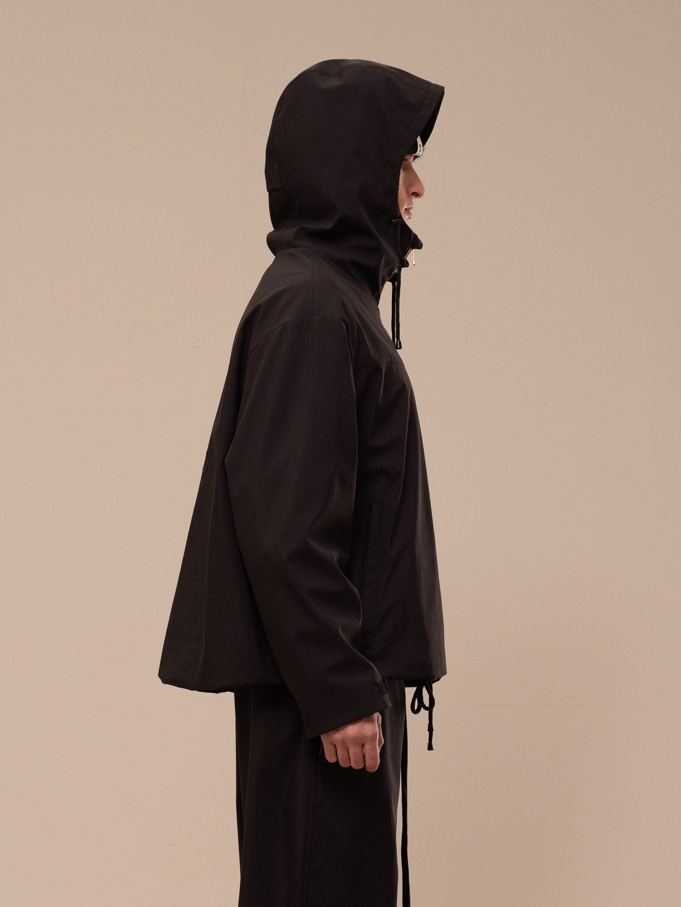 SIGNATURE RAIN JACKET