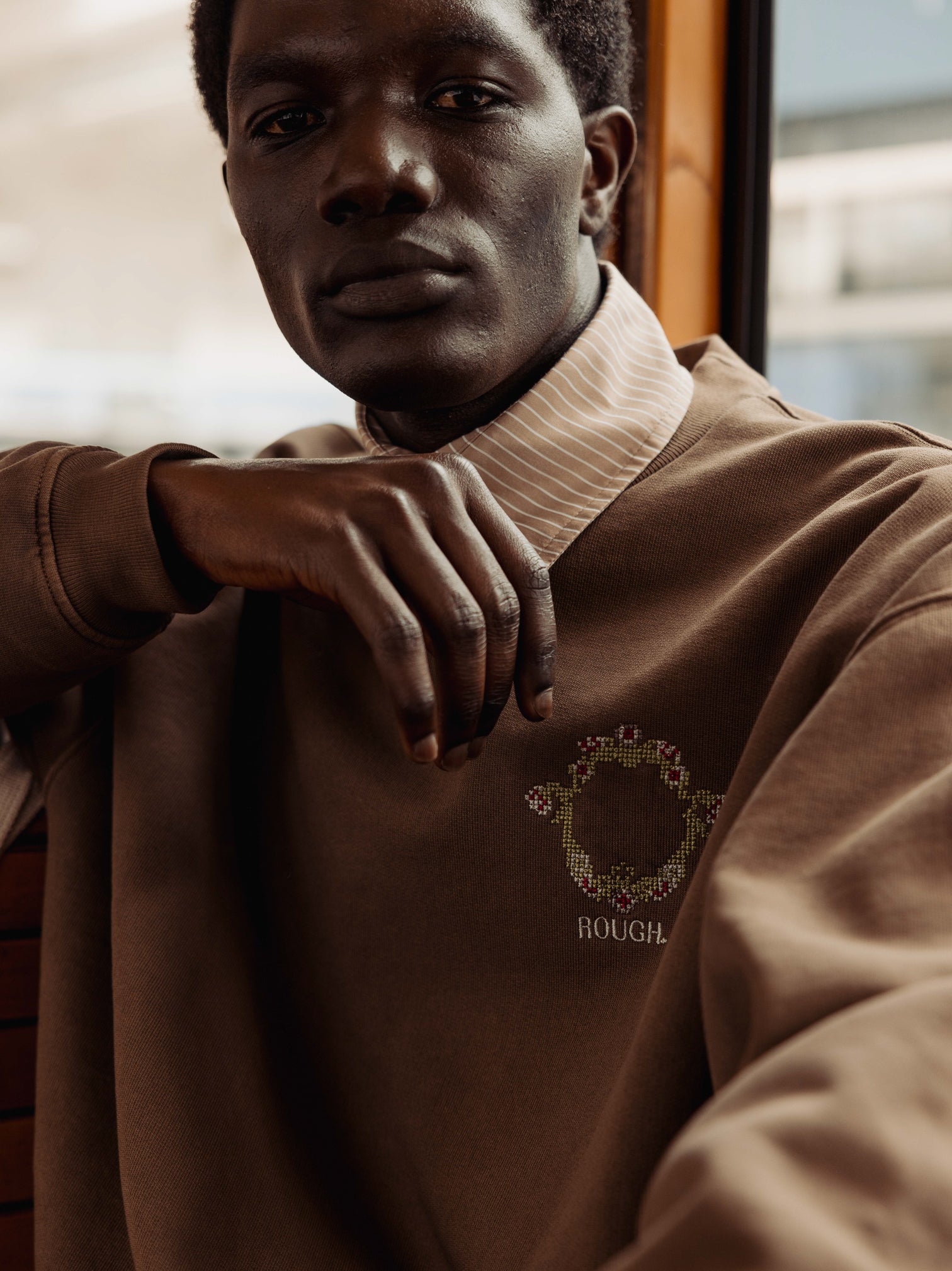 FLORAL EMBLEM LOGO SWEATER