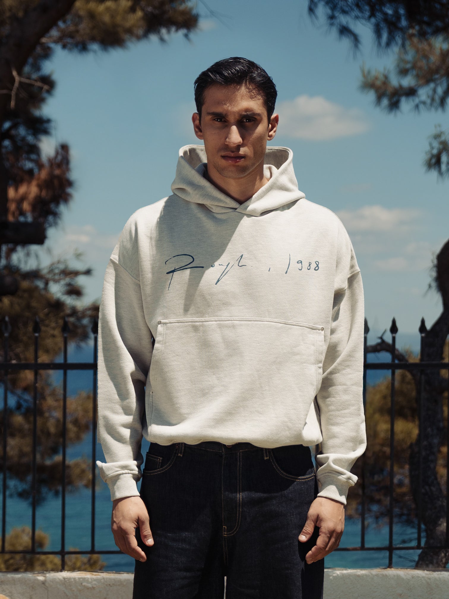 SIGNATURE HOODIE GREY