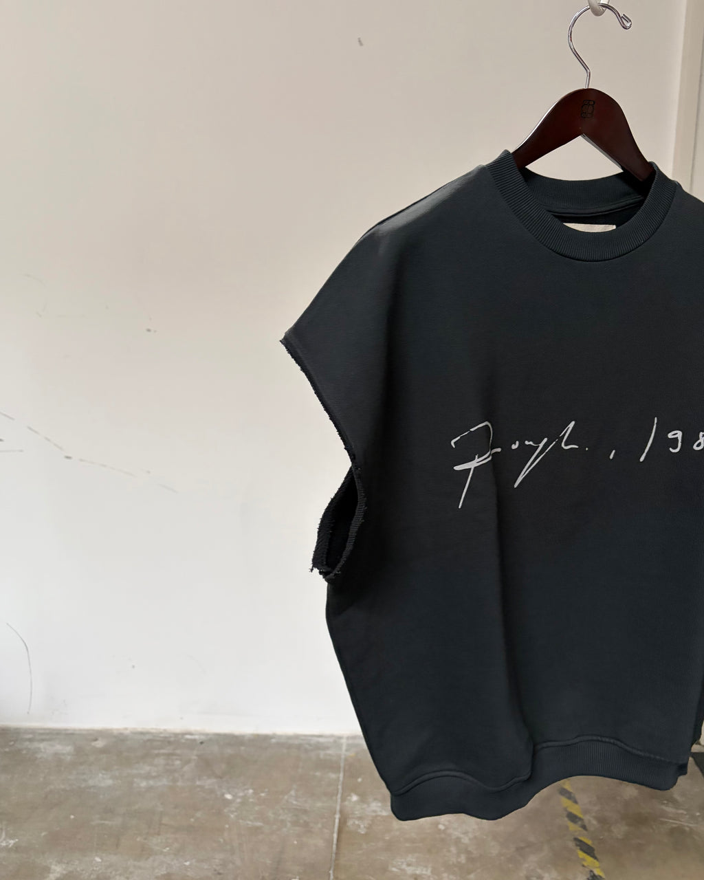 SIGNATURE SWEAT TANK BLACK