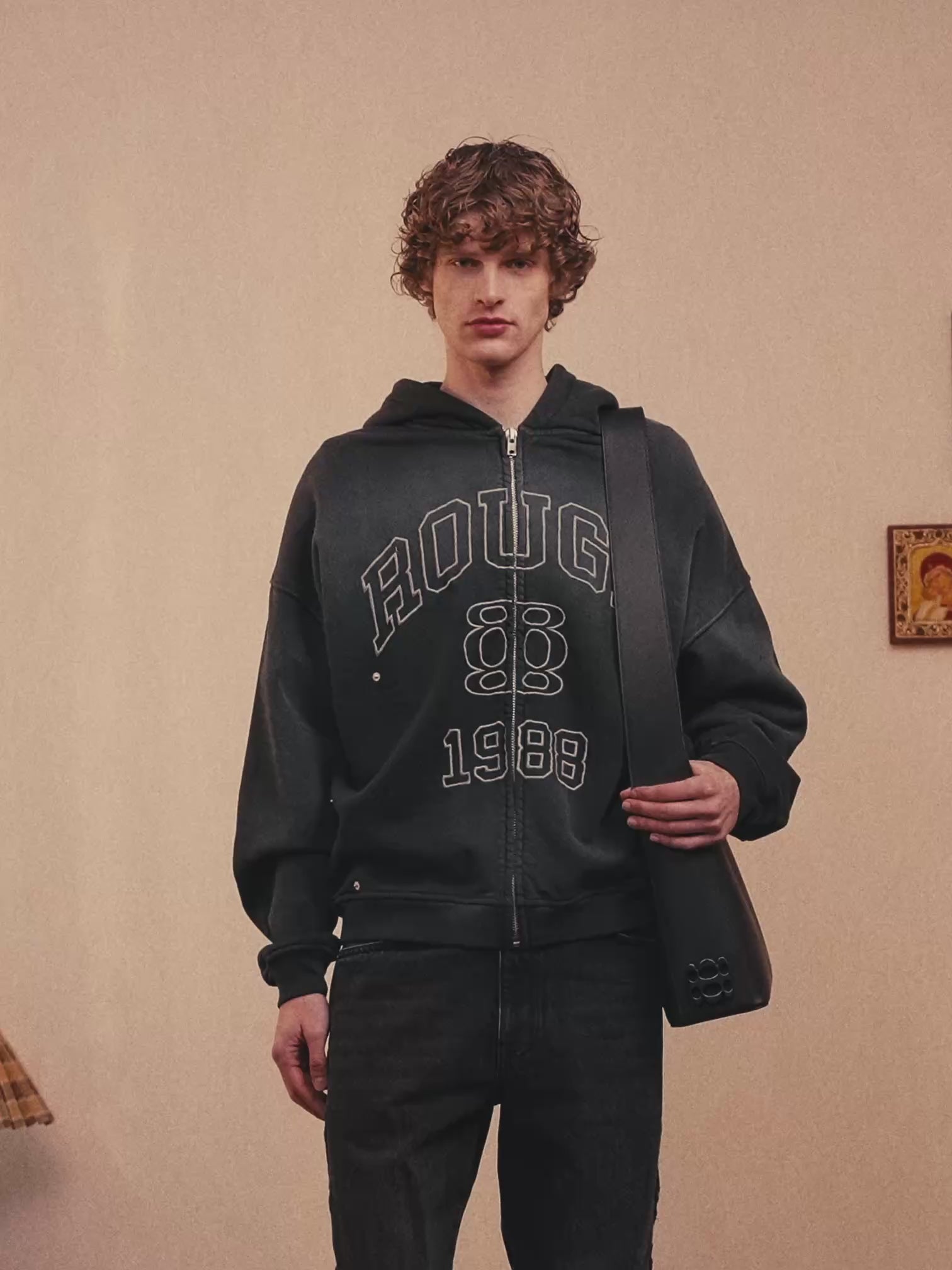 EMBLEM ZIP HOODIE – ROUGH.