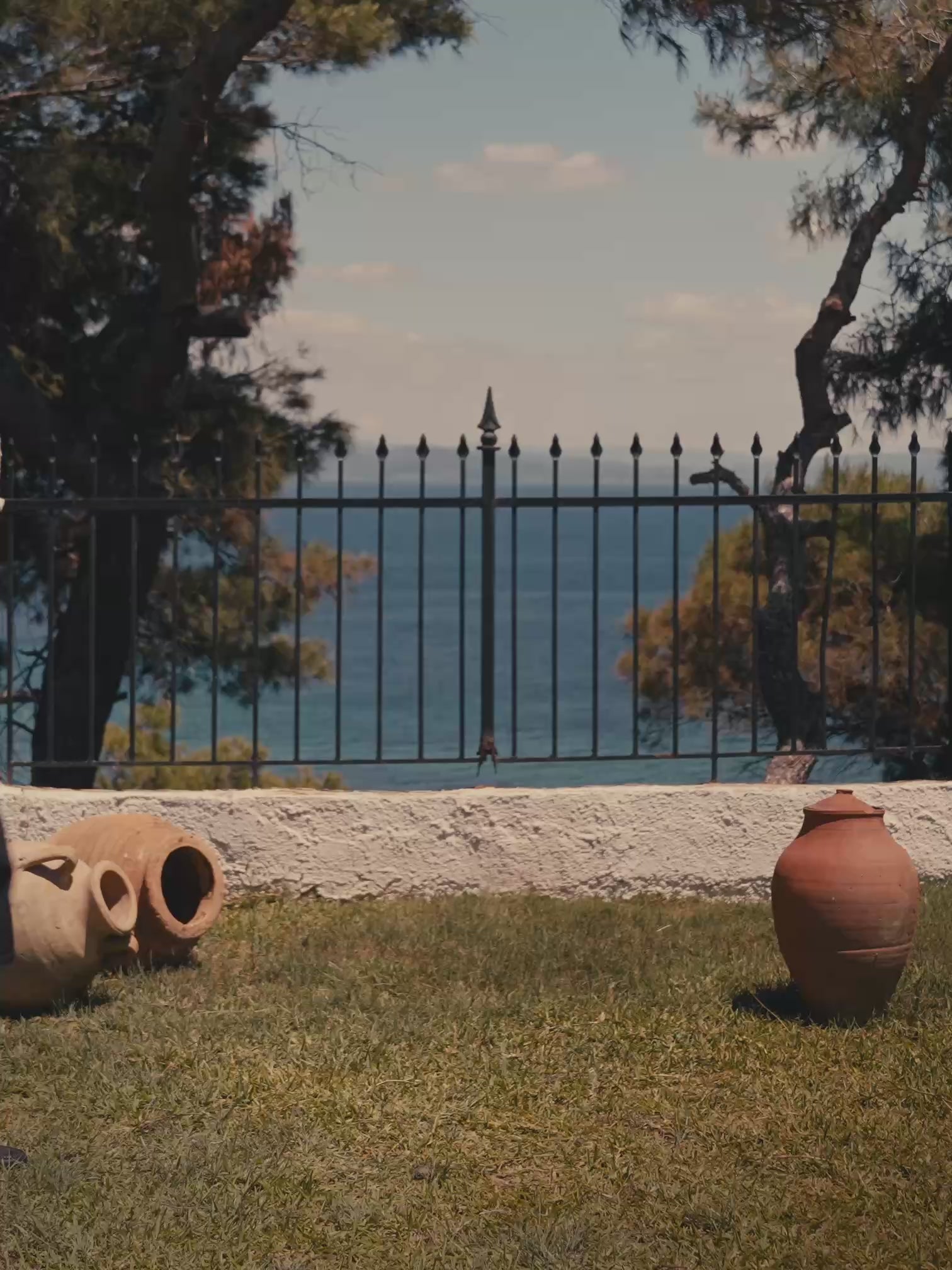 MERMAID ZIP HOODIE BLACK