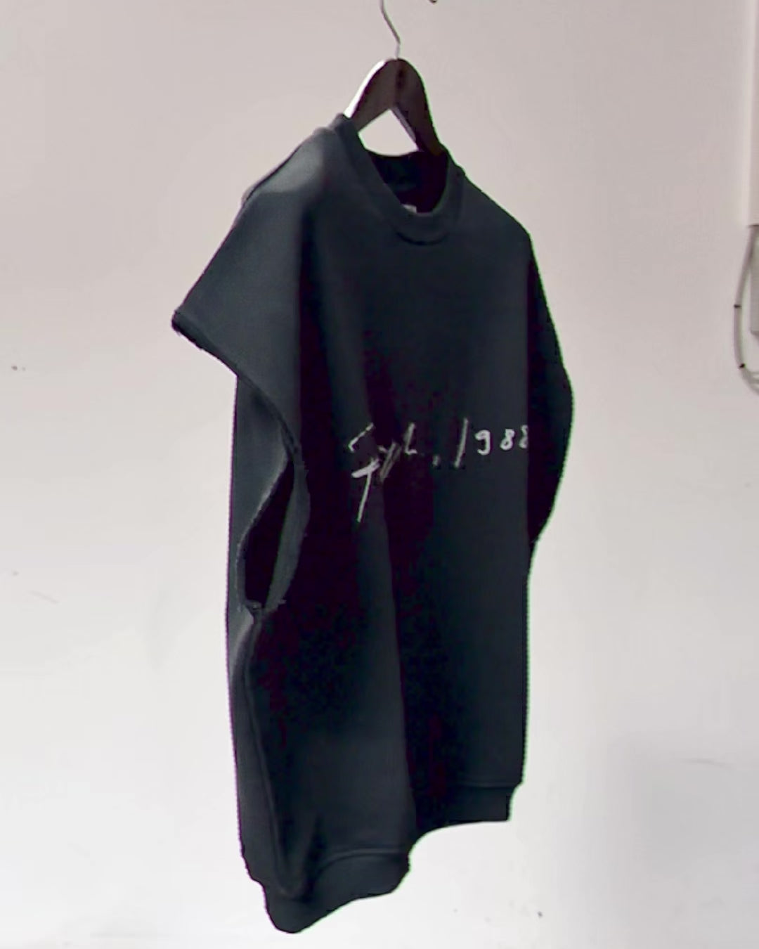 SIGNATURE SWEAT TANK BLACK