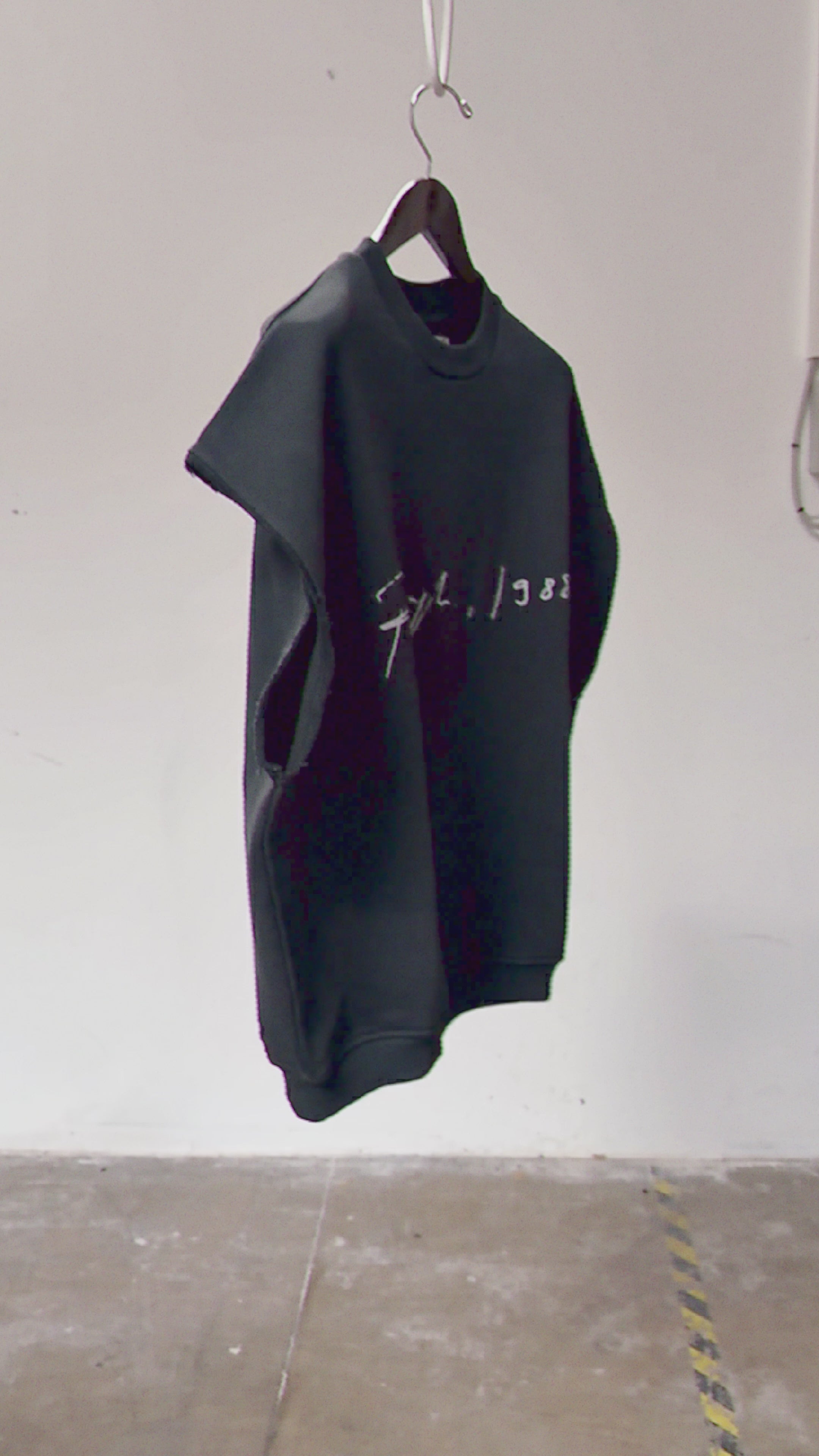 SIGNATURE SWEAT TANK BLACK